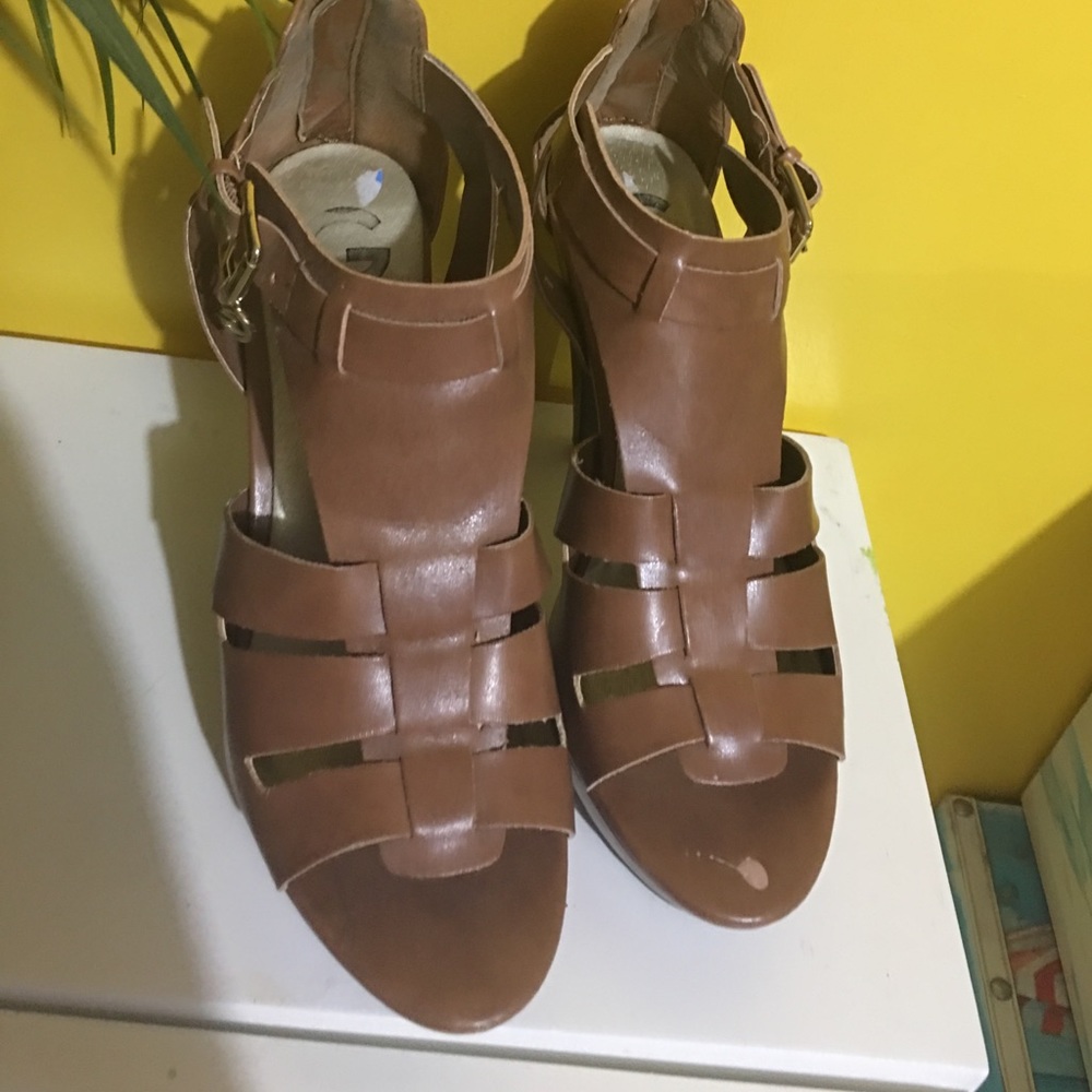 Heels - Picture 2 of 4