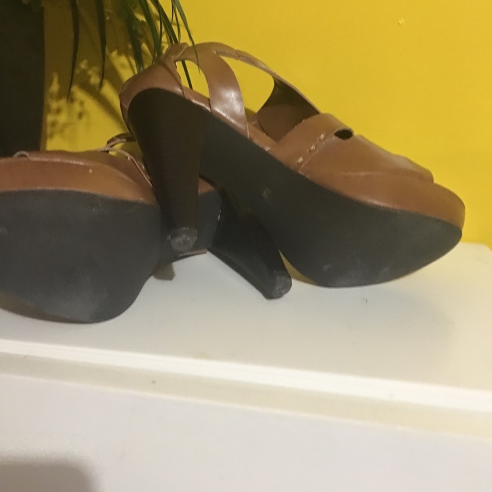 Heels - Picture 4 of 4