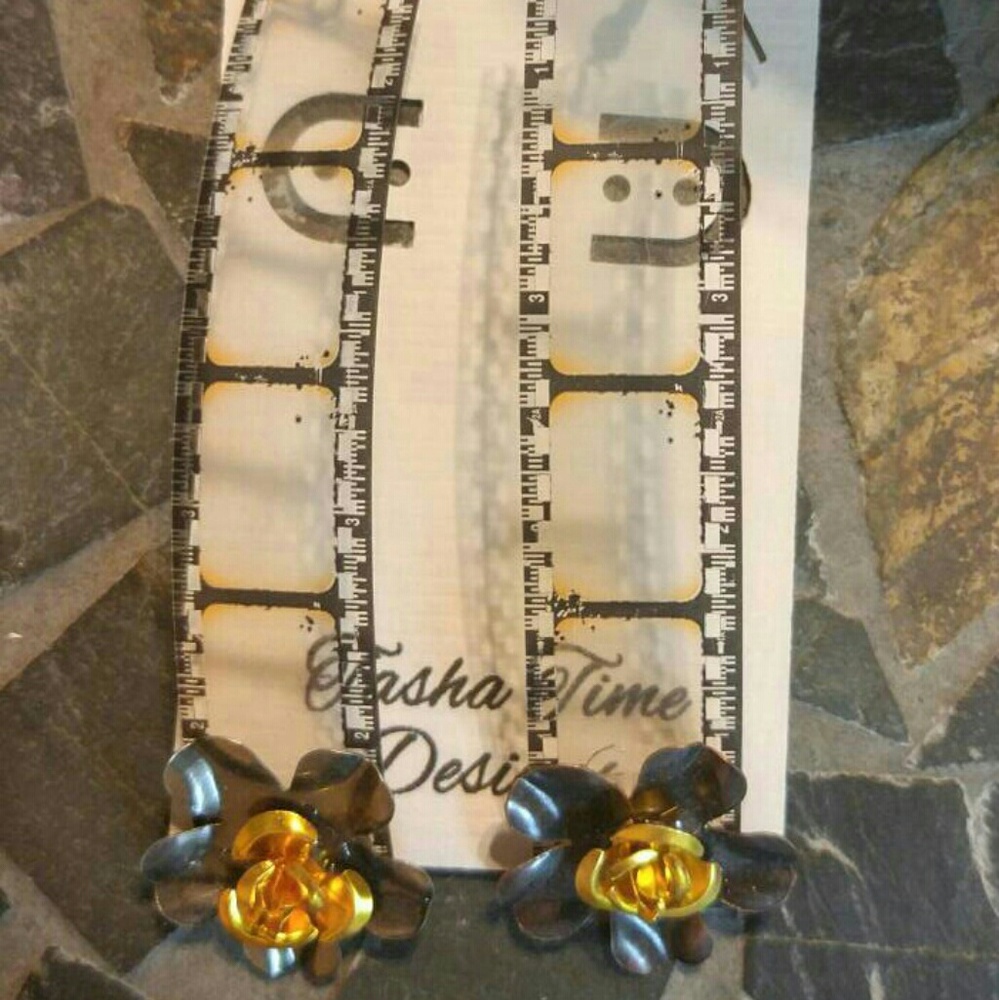 Brand new!! Filmstrip earrings with metal flowers