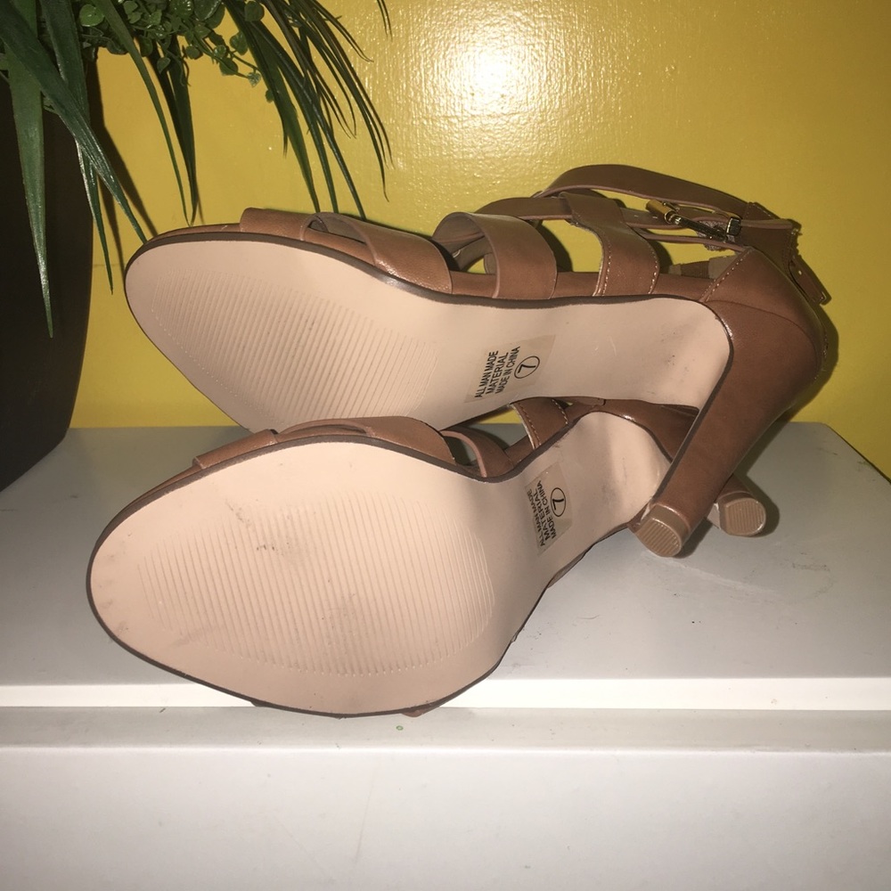 Nice heels ! - Picture 3 of 4