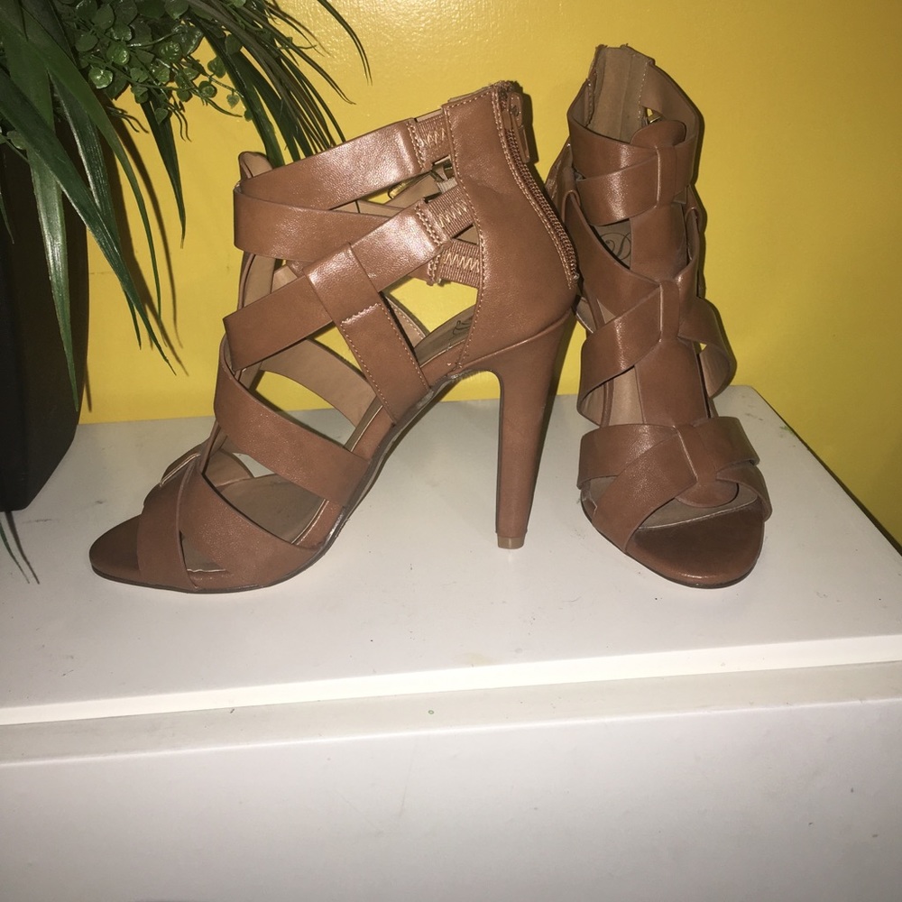 Nice heels ! - Picture 4 of 4