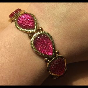 30% off bundles! Cute costume jewelry bracelet