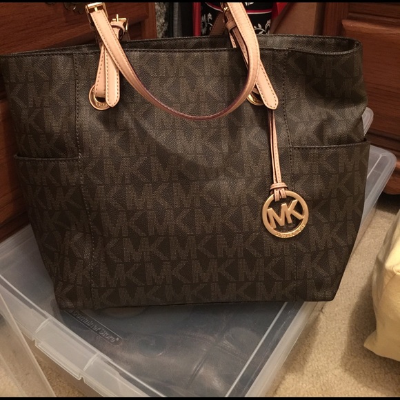 Michael Kors purse - Picture 1 of 4