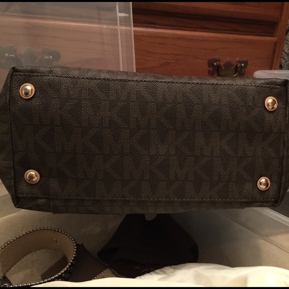 Michael Kors purse - Picture 2 of 4