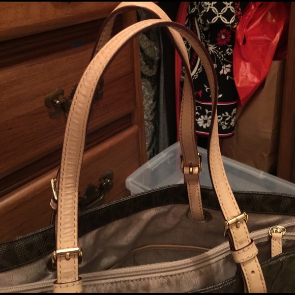 Michael Kors purse - Picture 4 of 4