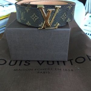 Ladies Louis Vuitton belt