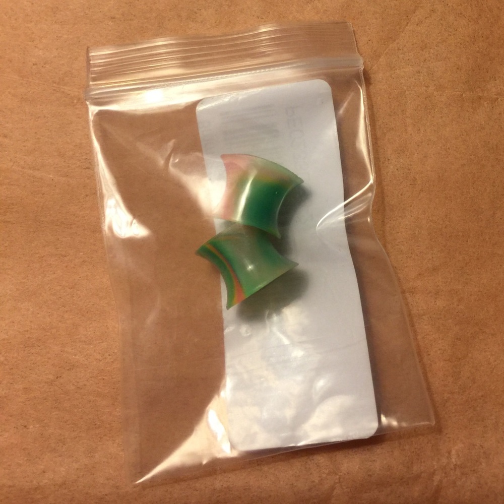Size 0 silicone ear tunnels