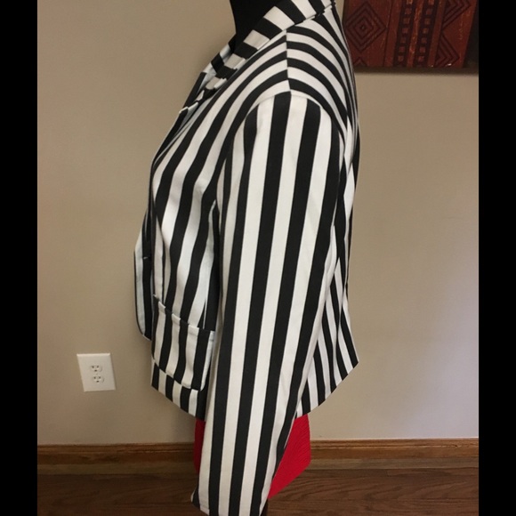Sold!! Black and white beetle juice H&M blazer - Picture 4 of 8