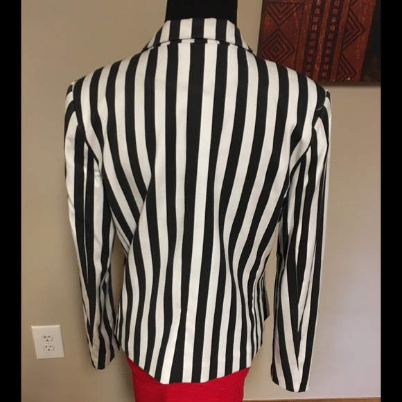 Sold!! Black and white beetle juice H&M blazer - Picture 5 of 8