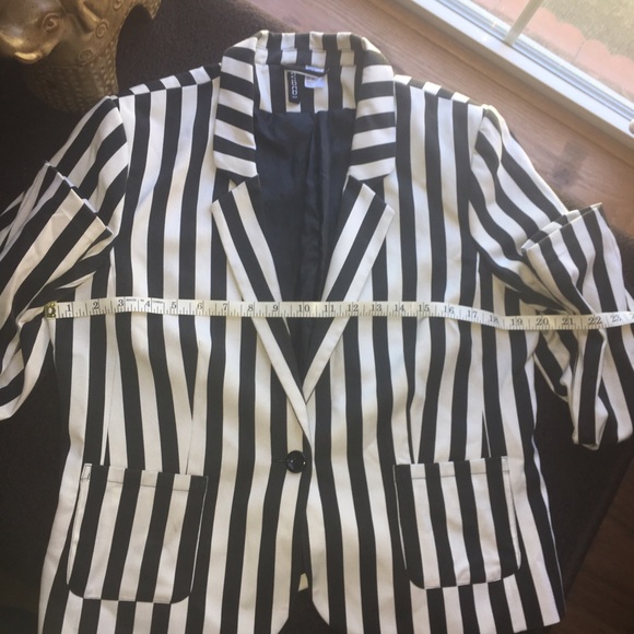Sold!! Black and white beetle juice H&M blazer - Picture 2 of 8