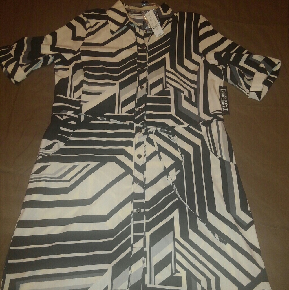 👗✔NY&Company Black/White Dress