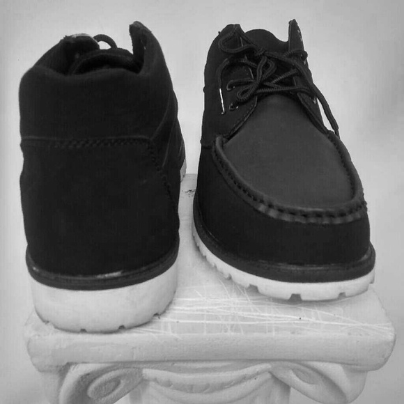 Shoes - Picture 2 of 4