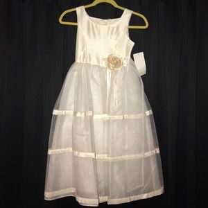Girls Ivory Flower Girls Dress w/ Accent Flower