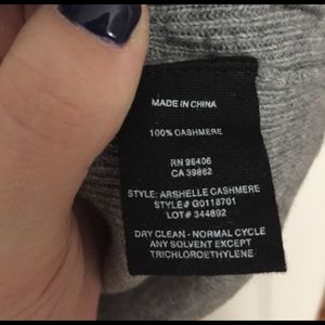 Theory Sweaters - Theory - 100% Cashmere Sweater Theory Sweaters - Theory - 100% Cashmere Sweater