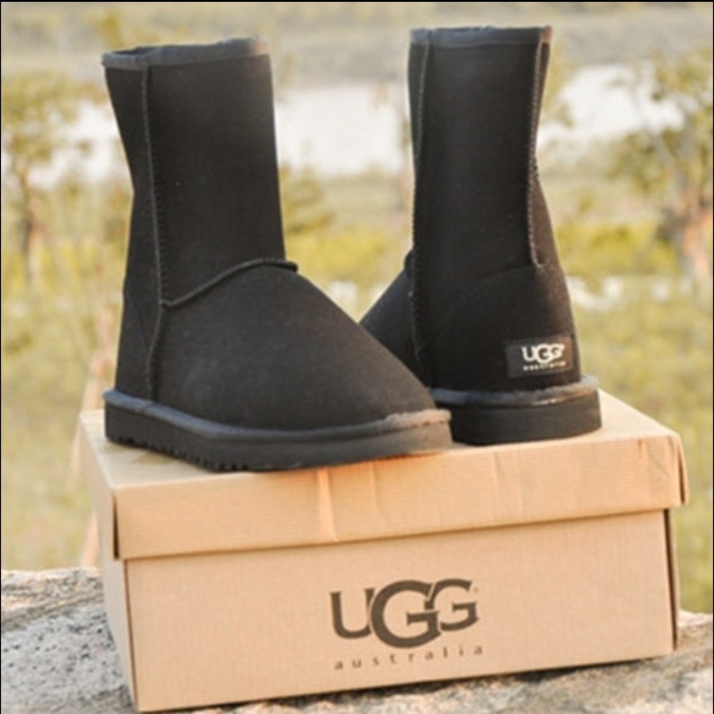 Black uggs - Picture 2 of 2