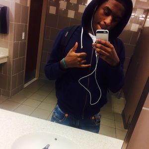 Meet your Posher, Troy