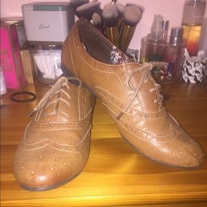 Lillies Tan Oxfords - Size UK 7/US 9