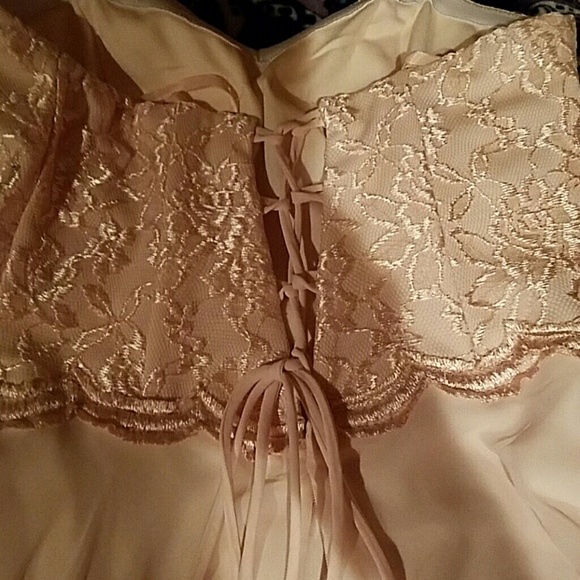 Formal or Prom dress. - Picture 4 of 8