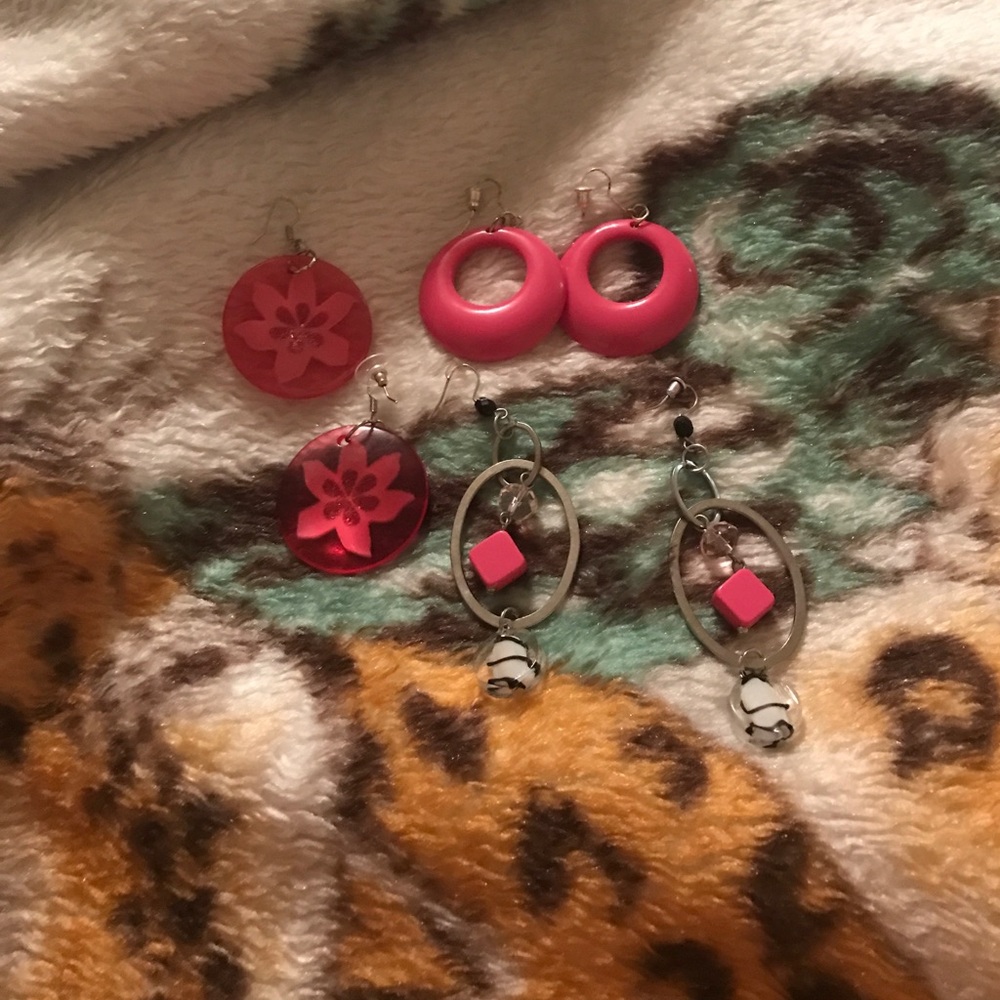 3 piece earrings set very classy and cute