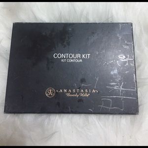 Anastasia Beverly Hills contour kit
