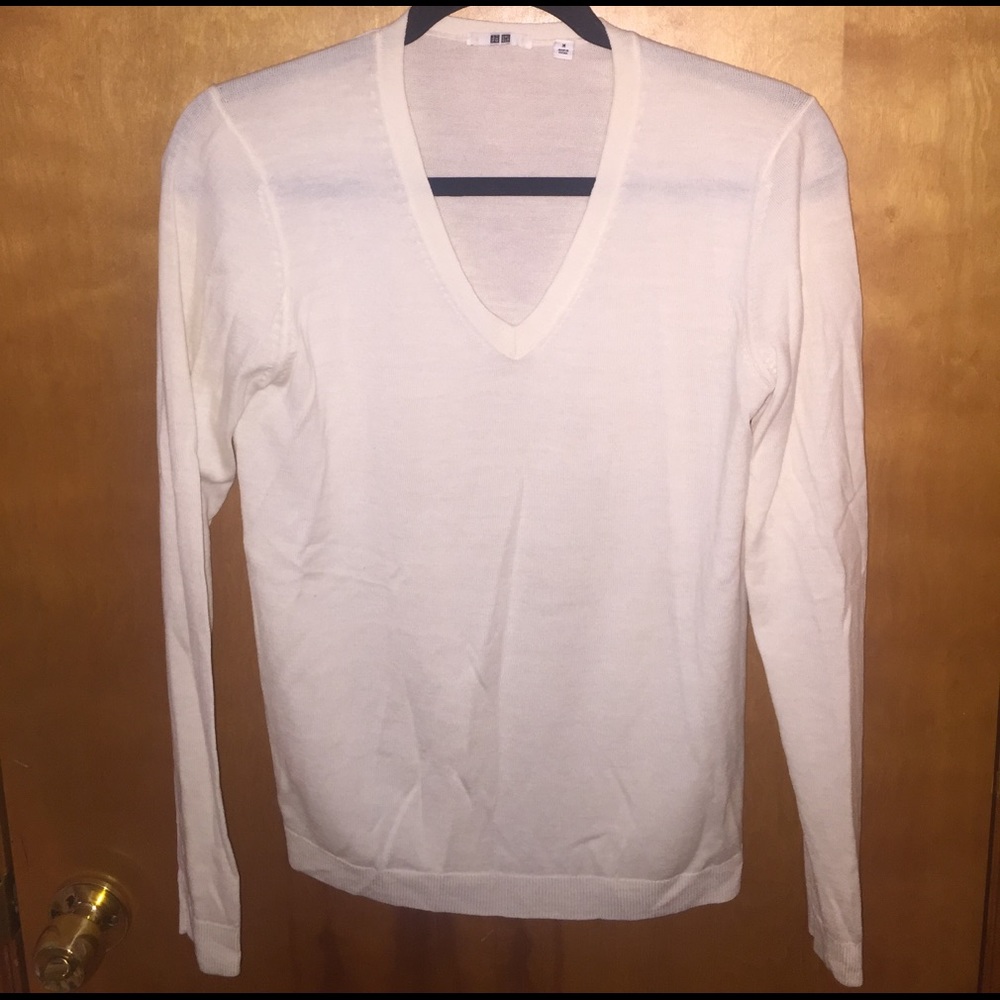 V-neck lightweight sweater