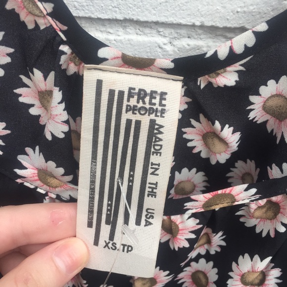 ❌SOLD❌ FREE PEOPLE Daisy Romper with Lace Detail - Picture 7 of 8