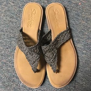 Sketchers flip flops