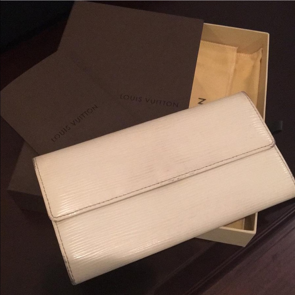 ❌❌SOLD❌❌ AUTHENTIC Louis Vuitton Epi Wallet
