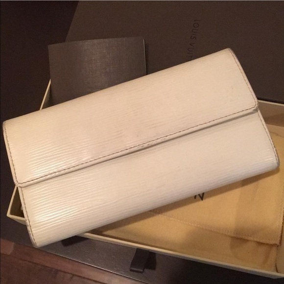 ❌❌SOLD❌❌ AUTHENTIC Louis Vuitton Epi Wallet - Picture 2 of 7