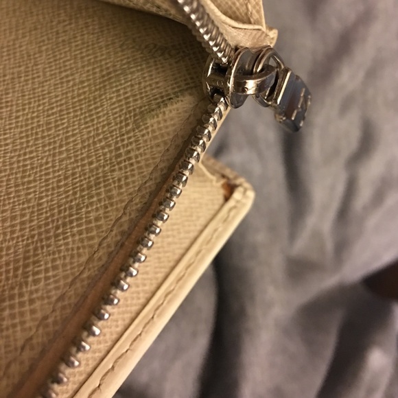 ❌❌SOLD❌❌ AUTHENTIC Louis Vuitton Epi Wallet - Picture 7 of 7