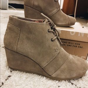 TOMS Desert wedge (taupe)