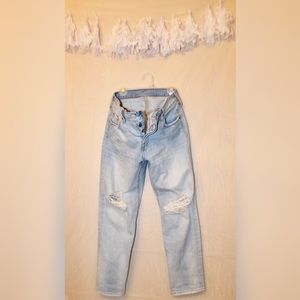 Women's Levi Jeans