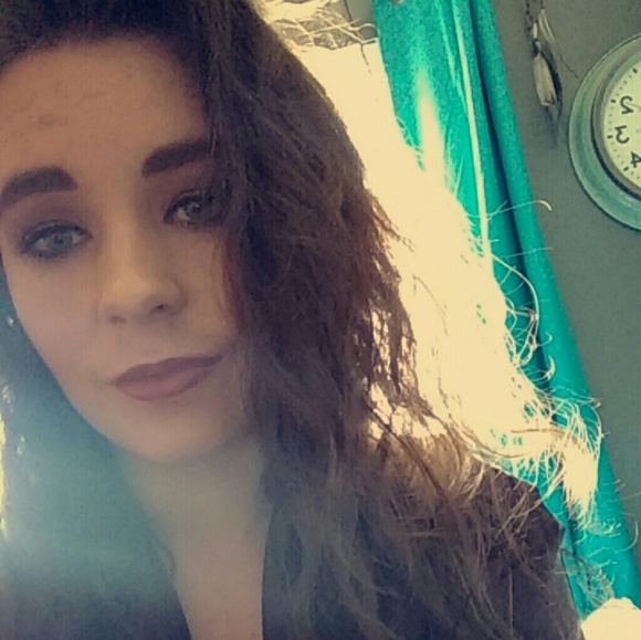 Meet your Posher, Kendra - Picture 1 of 1