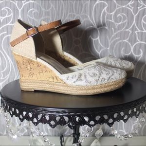 Lace Wedge Apt. 9