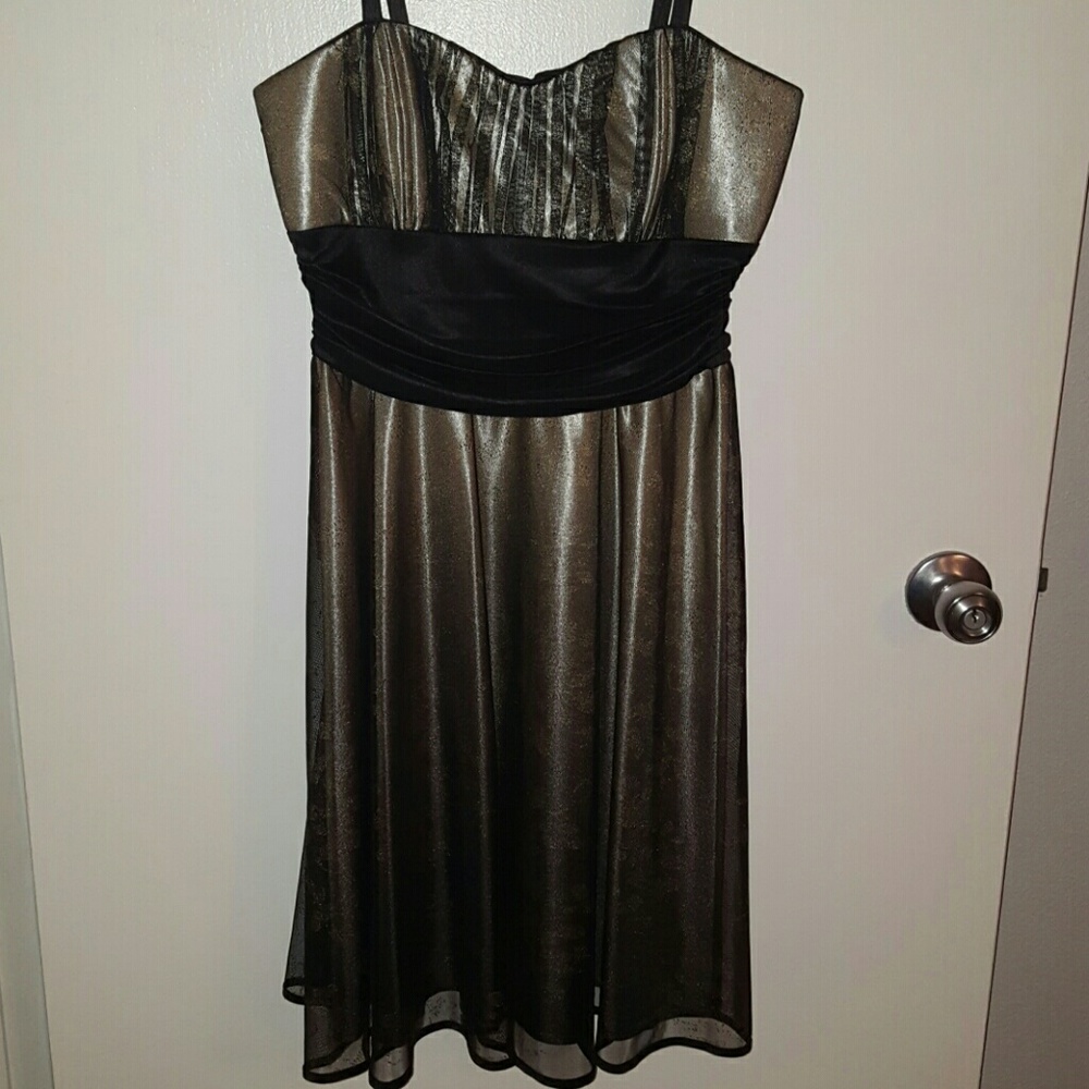 Dress barn size 6 black and gold dress. NWOT.