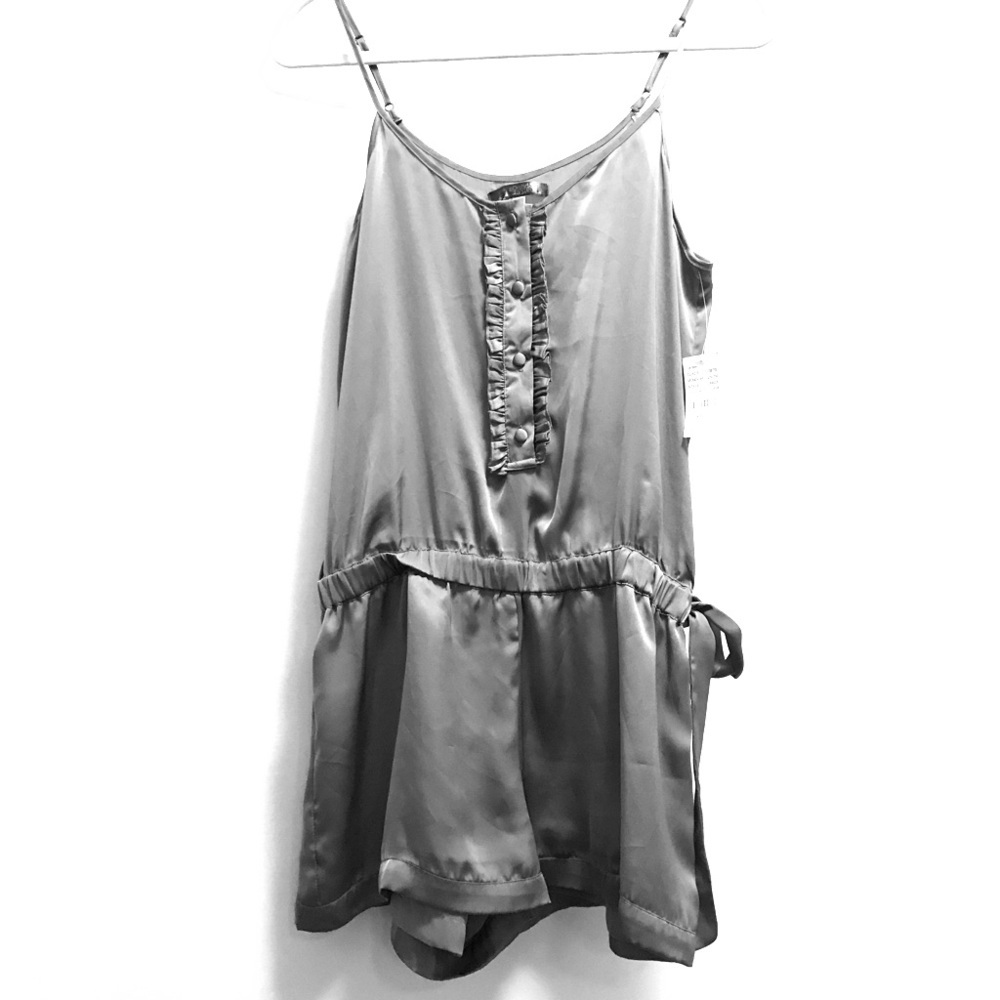 SALE🌪 Silky Grey Romper •NWT•
