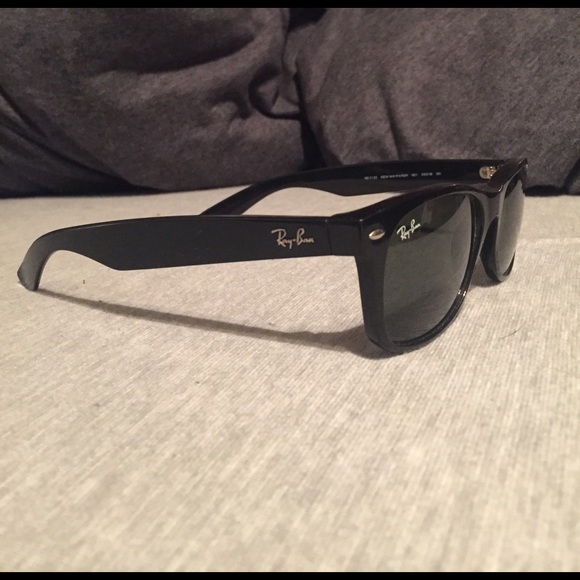 Ray Ban Wayfarer Sunglasses- all black main image 4