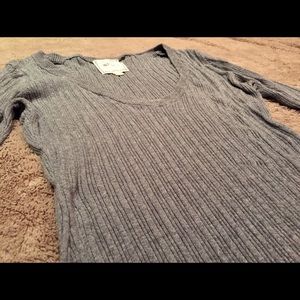 Grey quarter length v-neck sweater