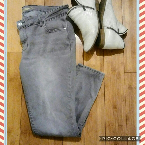 ❌SOLD❌🎉HP Best in Jeans🎉Old Navy RockStar Jeans - Picture 2 of 2