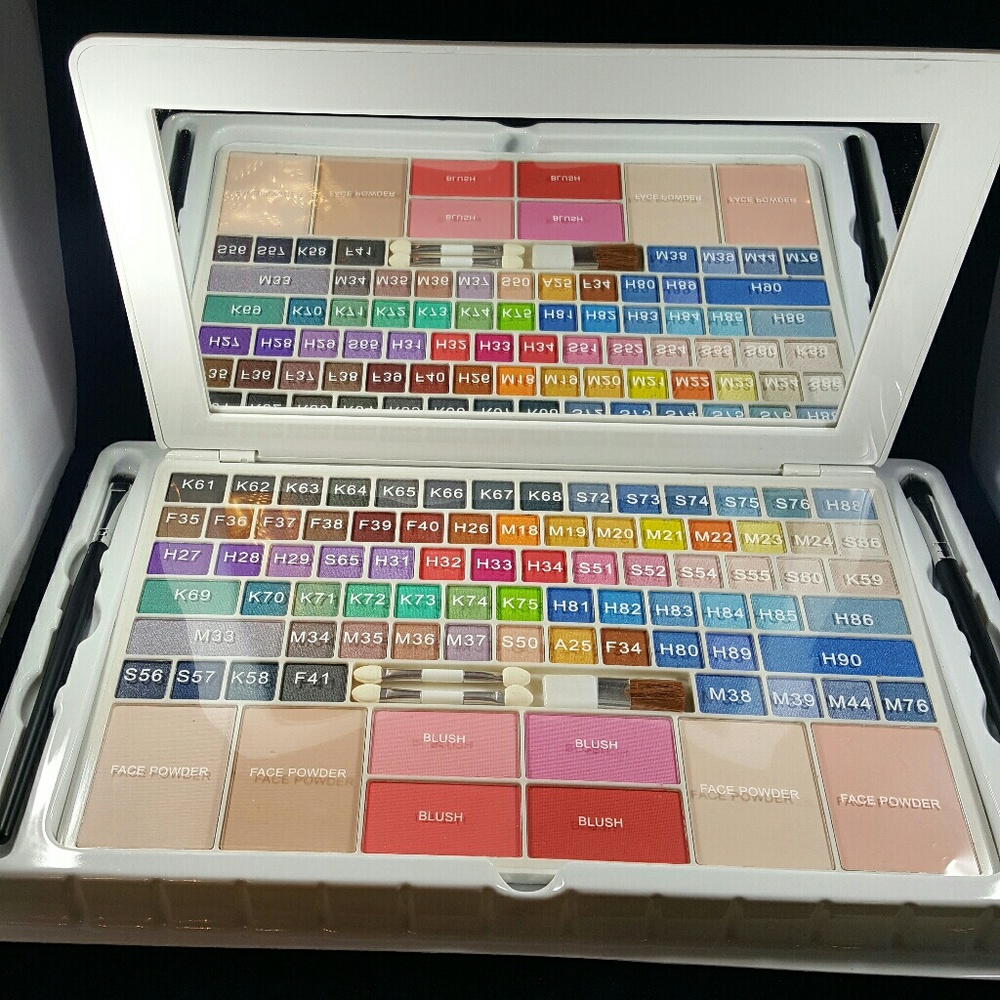 ❗️ FREE WITH ANY $40 PURCHASE❗️ ILOOKBOOK PRO