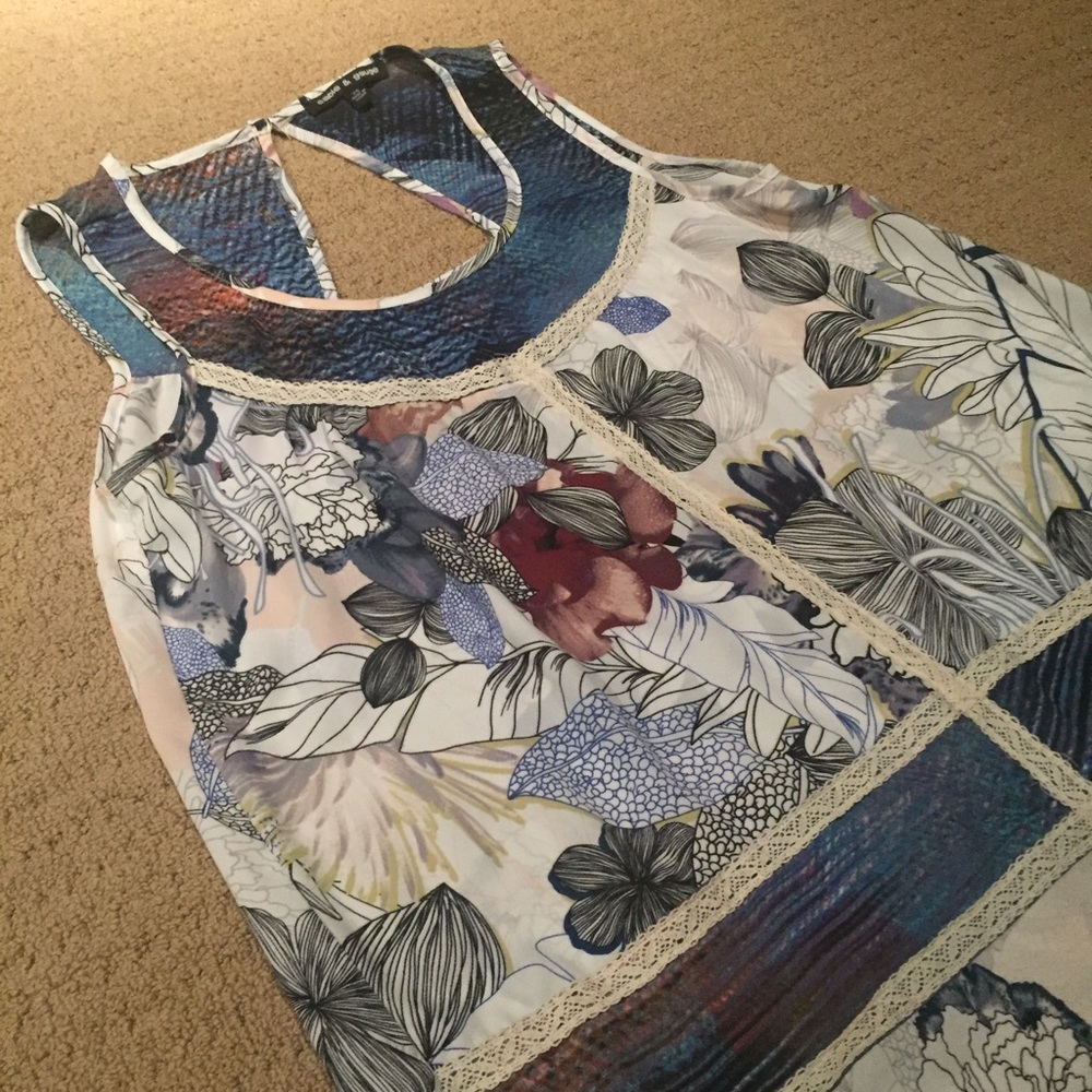 Floral detailed tank top