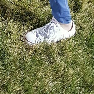 Size 9 Allstar Women's white converse