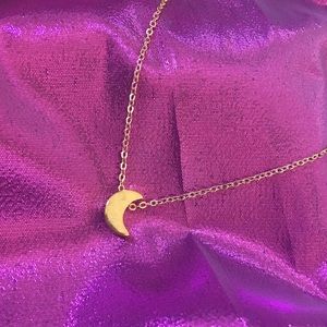 New ! Gold moon pendant necklace
