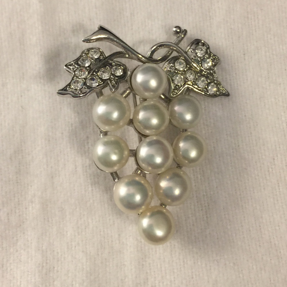 Pretty pin perfect for wine night