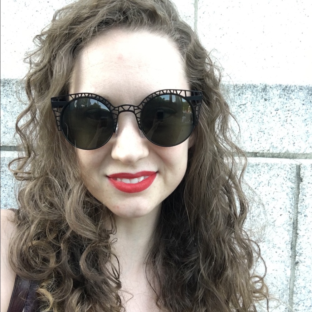 Meet your Posher, Olivia