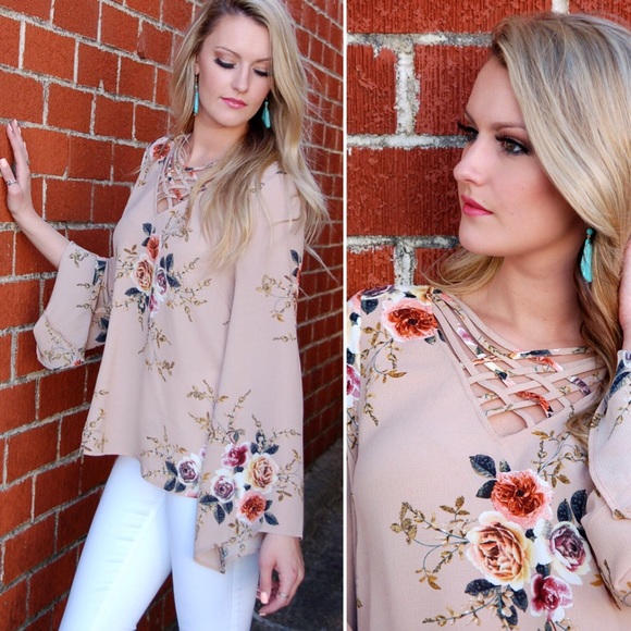 M-L Taupe Floral Criss Cross Top - Picture 2 of 4