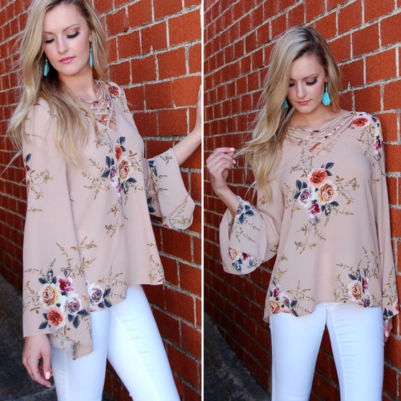 M-L Taupe Floral Criss Cross Top - Picture 4 of 4