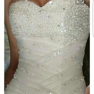 Sweetheart neckline wedding gown