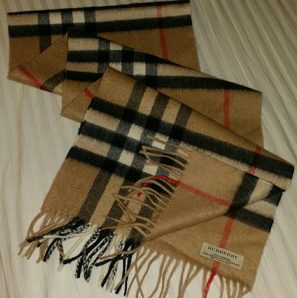 Burberry classic 100% cashmere scarf
