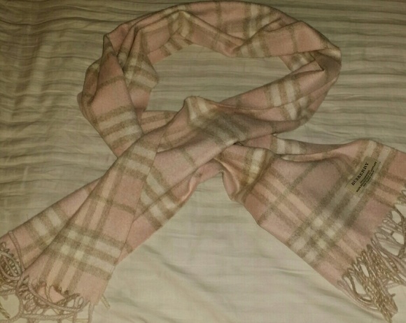 Burberry pink checkered cashmere scarf - Picture 2 of 6